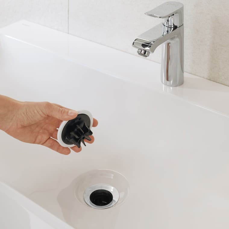 Vertikālās noteces vāciņš ar ķemmveida ieliktni Vertikālās noteces vāciņš ar ķemmveida ieliktni