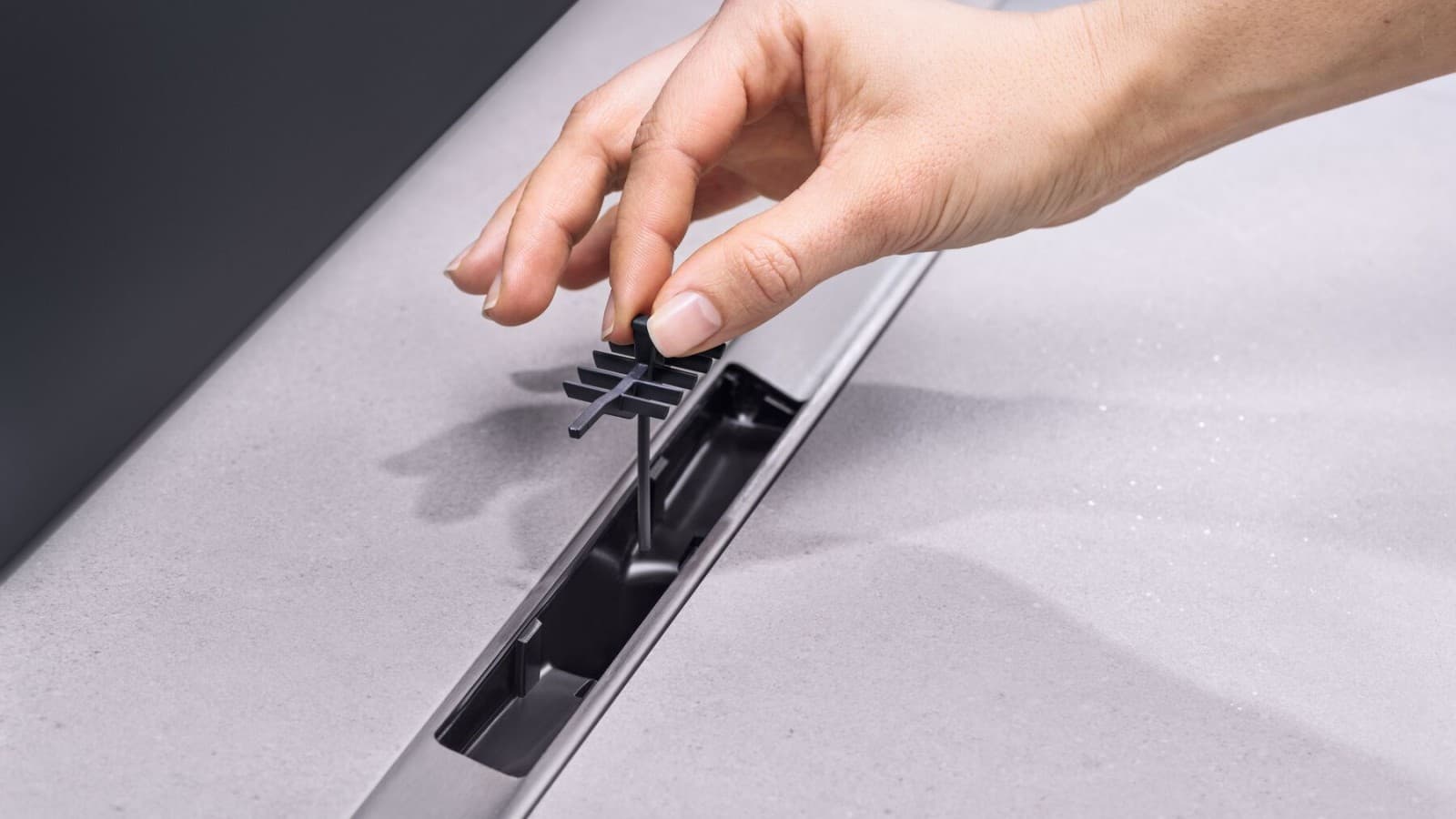 Ķemmes ieliktnis Geberit CleanLine50 dušas kanālā Ķemmes ieliktnis Geberit CleanLine50 dušas kanālā