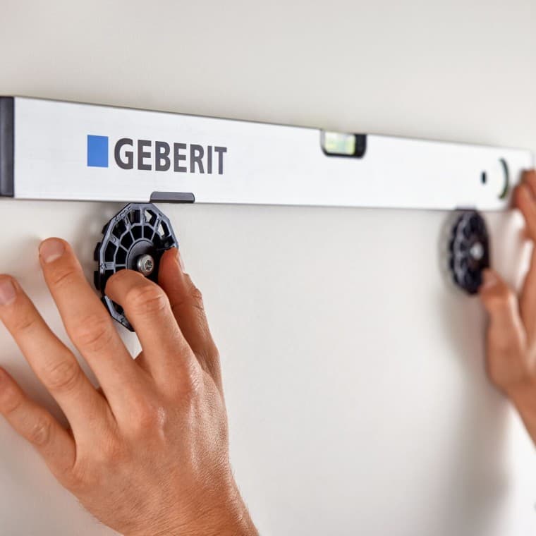Spoguļa stiprinājuma opcija FlexInstall (© Geberit) Spoguļa stiprinājuma opcija FlexInstall (© Geberit)