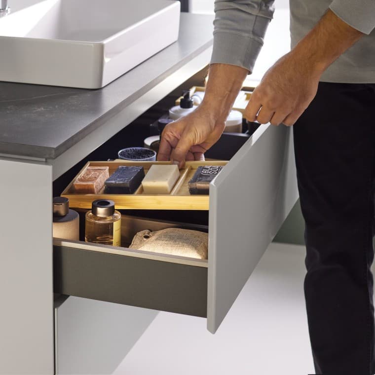 Geberit ONE izlietnes skapis ar organizatoru sistēmu Geberit ONE izlietnes skapis ar organizatoru sistēmu