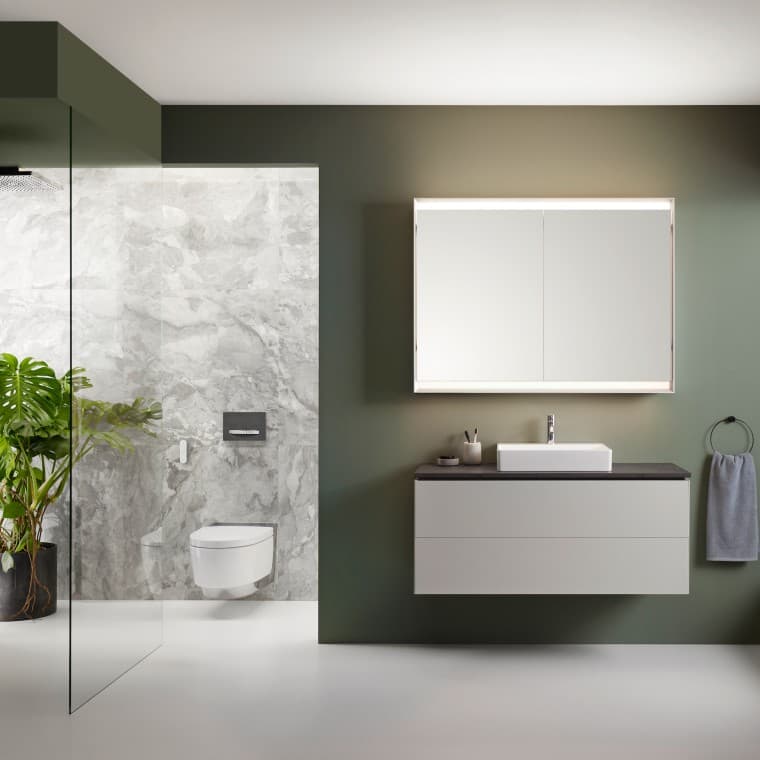 Geberit AquaClean Mera Comfort bidē tualetes pods ar vāku Geberit ONE vannas istabā Geberit AquaClean Mera Comfort bidē tualetes pods ar vāku Geberit ONE vannas istabā